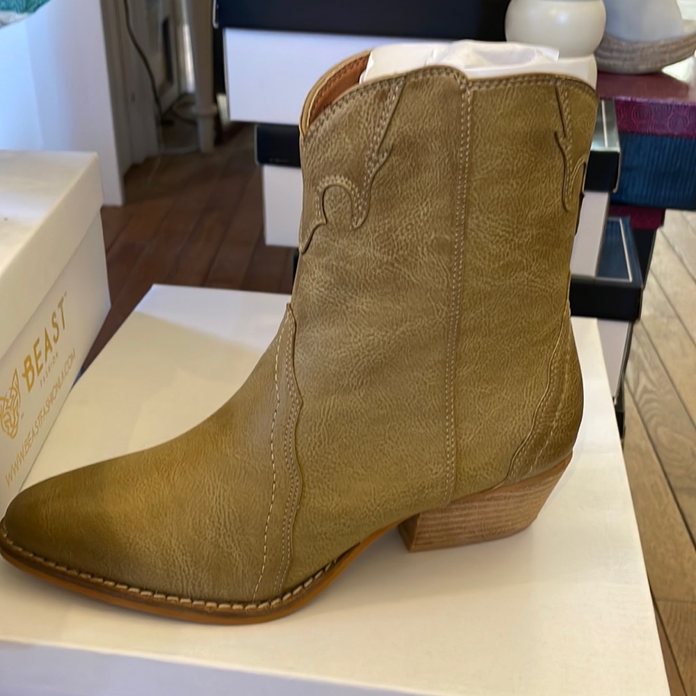 New Beast Bootie Short Boot Taupe